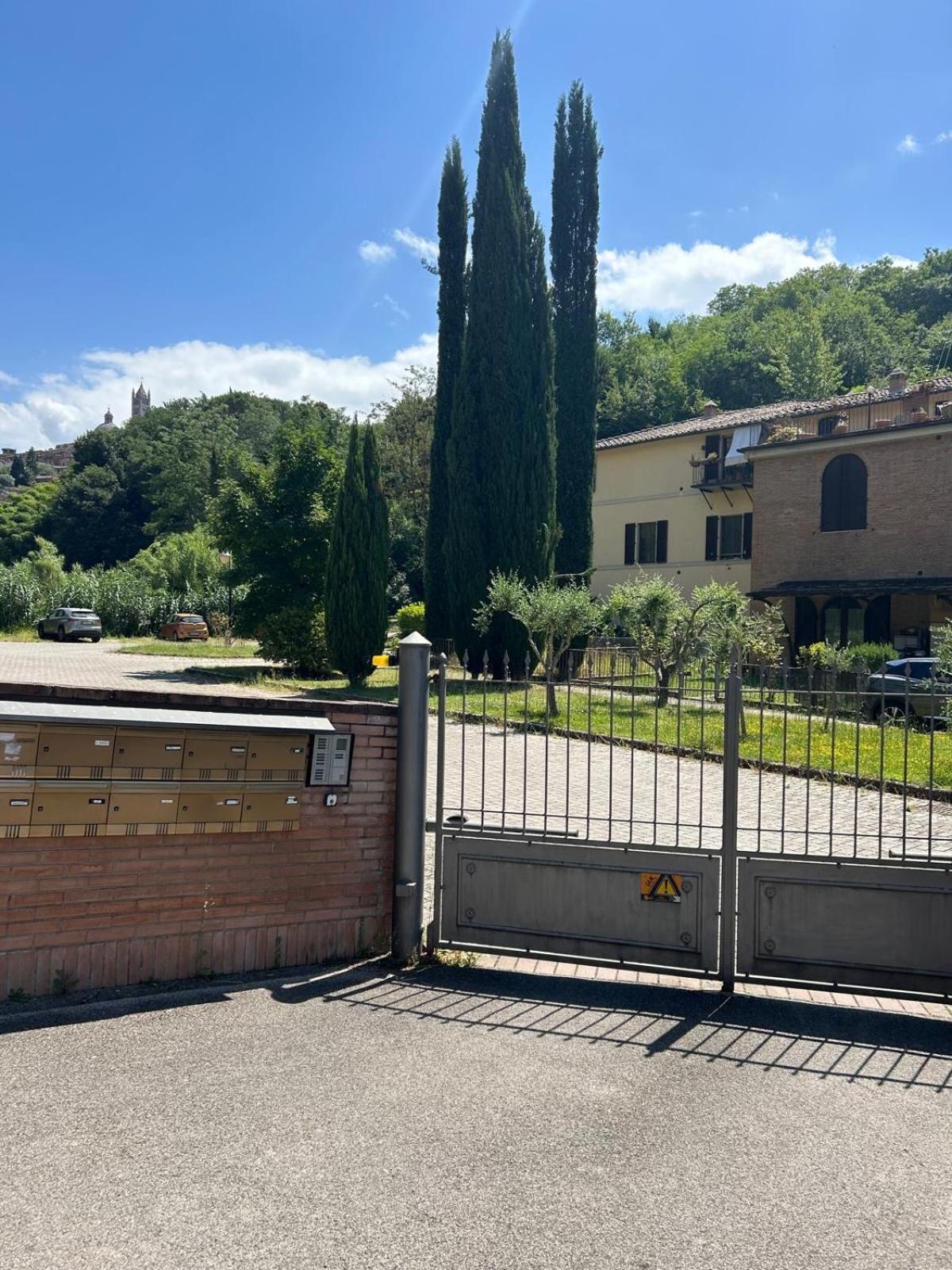 Loft Vicolo Di Vallepiatta 2 Min Piazza Del Campo Con Parcheggio Siena Exterior foto
