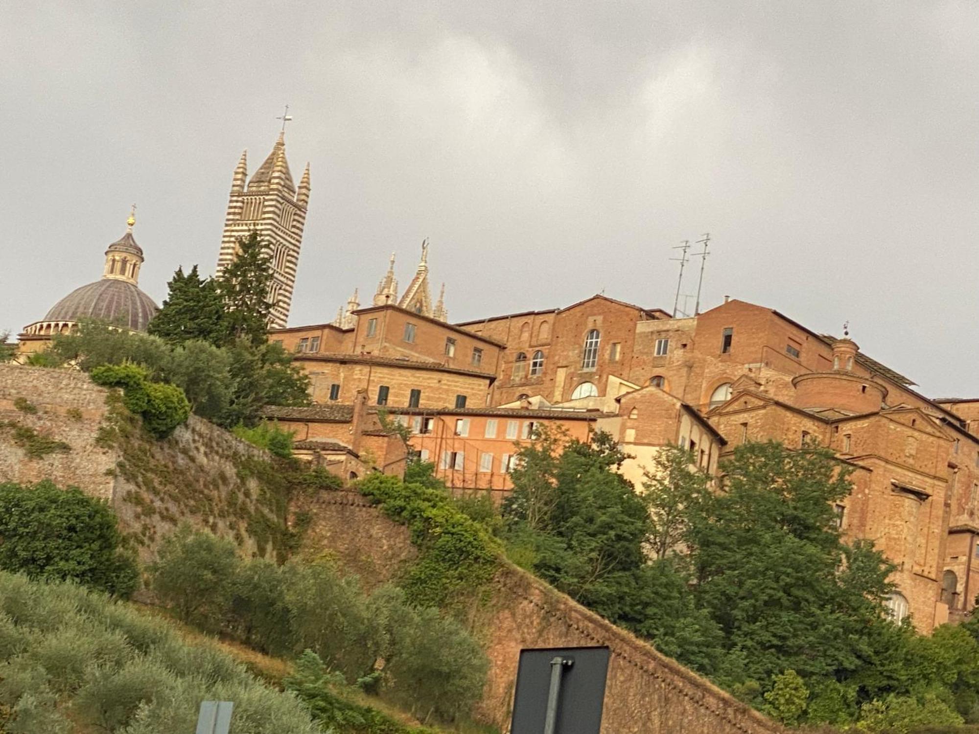 Loft Vicolo Di Vallepiatta 2 Min Piazza Del Campo Con Parcheggio Siena Exterior foto
